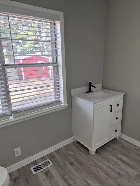 Bath - 419739 E 1120 Rd, Checotah, OK 74426 photo 5 of 6
