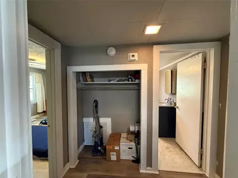 Entry Way - 220 E Audd Ave, Checotah, OK 74426 photo 1 of 1