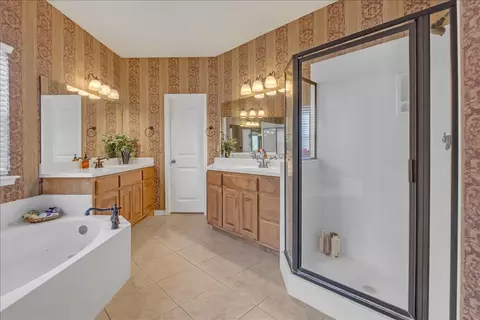Bath - 16506 E 49th Pl, Tulsa, OK 74134 photo 3 of 8