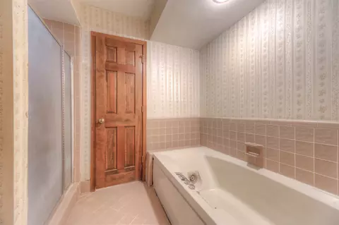 Bath - 4509 E 79th St, Tulsa, OK 74136 photo 3 of 5