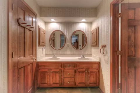 Bath - 4509 E 79th St, Tulsa, OK 74136 photo 2 of 5