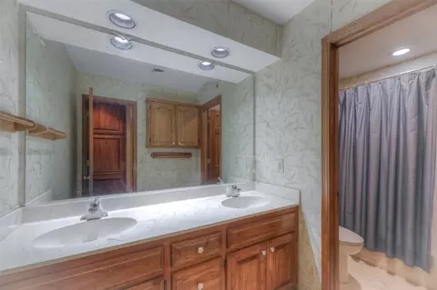 Bath - 4509 E 79th St, Tulsa, OK 74136 photo 4 of 5