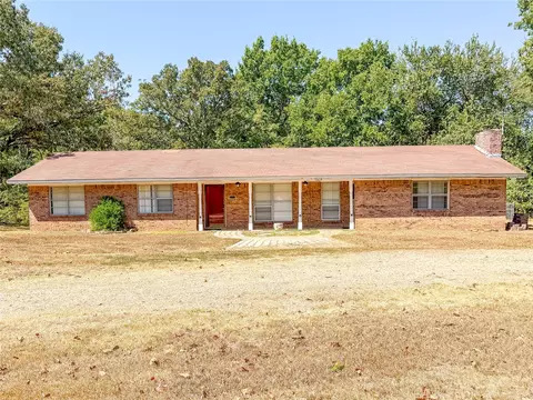 1372 N 4220 Rd, Hugo, OK 74743