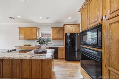 Kitchen - 9432 E 77th St, Tulsa, OK 74133 photo 1 of 3