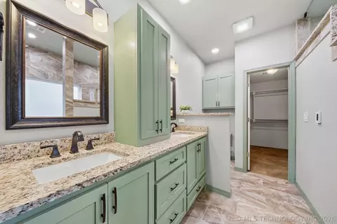 Bath - 9432 E 77th St, Tulsa, OK 74133 photo 3 of 6