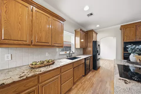 Kitchen - 9432 E 77th St, Tulsa, OK 74133 photo 3 of 3