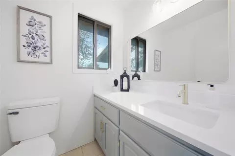 Bath - 20938 E 35th Pl S, Broken Arrow, OK 74014 photo 3 of 5