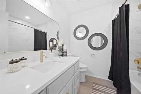 Bath - 20938 E 35th Pl S, Broken Arrow, OK 74014 photo 4 of 5