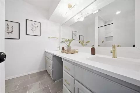 Bath - 20938 E 35th Pl S, Broken Arrow, OK 74014 photo 1 of 5