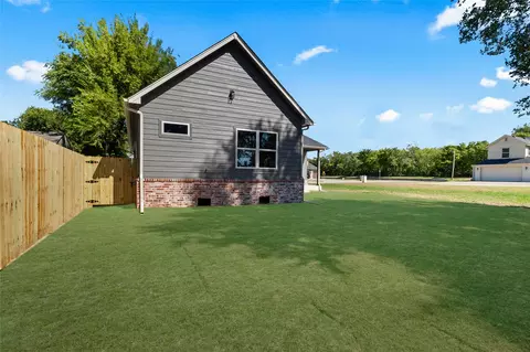 Exterior - 620 E Seminole Pl, Tulsa, OK 74106 photo 8 of 8