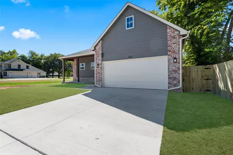 Exterior - 620 E Seminole Pl, Tulsa, OK 74106 photo 4 of 8