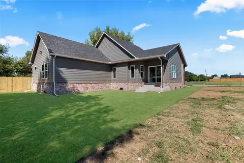Exterior - 620 E Seminole Pl, Tulsa, OK 74106 photo 6 of 8
