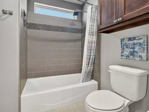 Bath - 9538 E 109th St, Tulsa, OK 74133 photo 6 of 8