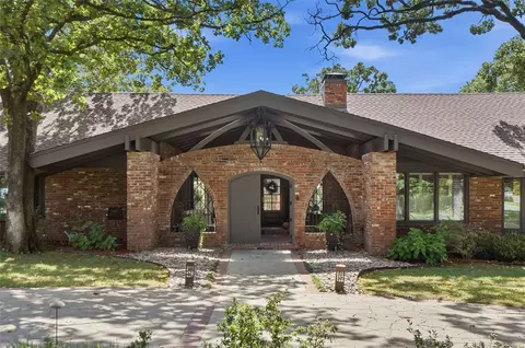 Exterior - 2802 E 67th Pl, Tulsa, OK 74136 photo 3 of 12