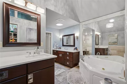 Bath - 2802 E 67th Pl, Tulsa, OK 74136 photo 6 of 8