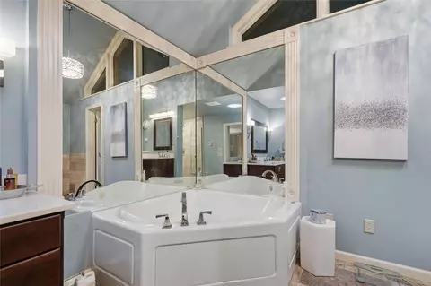 Bath - 2802 E 67th Pl, Tulsa, OK 74136 photo 7 of 8
