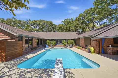 Exterior - 2802 E 67th Pl, Tulsa, OK 74136 photo 7 of 12