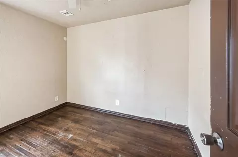 Bedroom - 5952 E Marshall Pl, Tulsa, OK 74115 photo 4 of 7