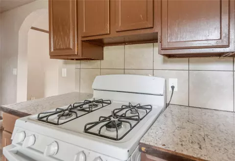 Kitchen - 5952 E Marshall Pl, Tulsa, OK 74115 photo 3 of 3