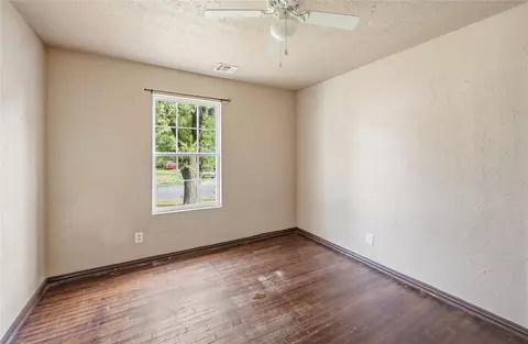 Bedroom - 5952 E Marshall Pl, Tulsa, OK 74115 photo 6 of 7