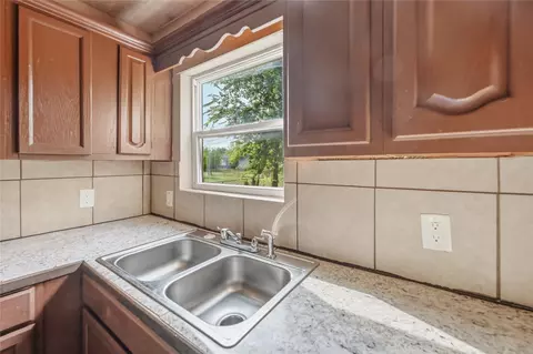Kitchen - 5952 E Marshall Pl, Tulsa, OK 74115 photo 1 of 3