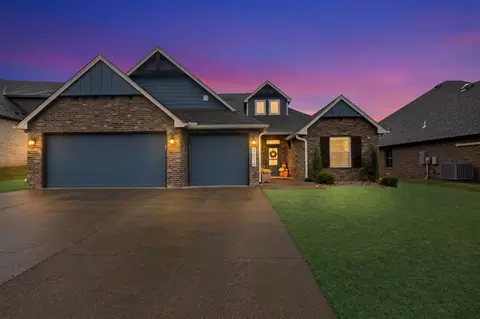 3014 N Briarwood Ave, Catoosa, OK 74015
