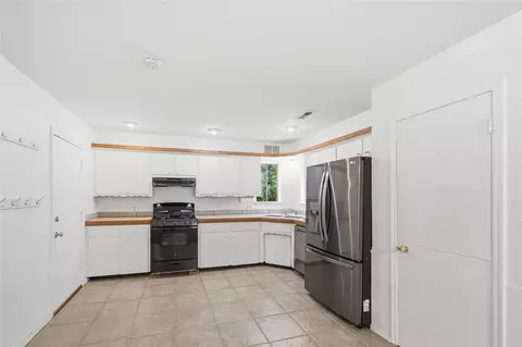 Kitchen - 8523 E 58th St, Tulsa, OK 74145 photo 2 of 4