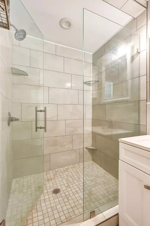 Bath - 1815 E 16th, Ada, OK 74820 photo 3 of 6