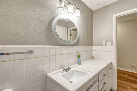 Bath - 1815 E 16th, Ada, OK 74820 photo 5 of 6