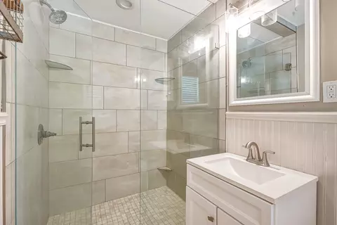 Bath - 1815 E 16th, Ada, OK 74820 photo 2 of 6
