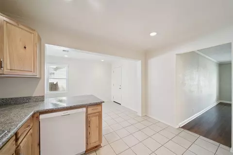330 E 46th St, Tulsa, OK 74105 photo 6