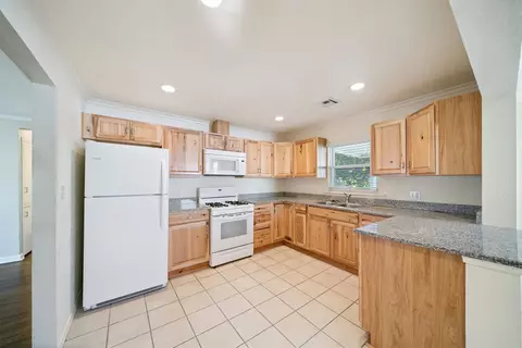 330 E 46th St, Tulsa, OK 74105 photo 5