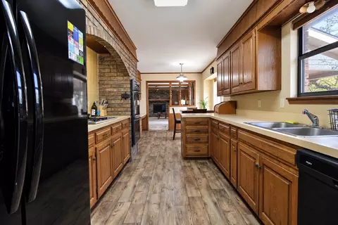 Kitchen - 1908 E 20 St, Okmulgee, OK 74447 photo 4 of 4