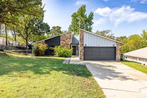 1382 Forest Ln, Catoosa, OK 74015