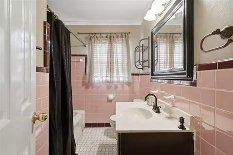 Bath - 5763 E 24th St, Tulsa, OK 74114 photo 2 of 3