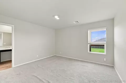 Bedroom - 29325 E 79th Pl S, Broken Arrow, OK 74014 photo 1 of 3