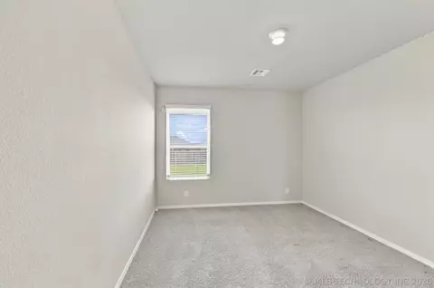 Bedroom - 29325 E 79th Pl S, Broken Arrow, OK 74014 photo 3 of 3