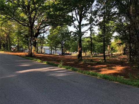001 Rolling Wood Hills Dr, Durant, OK 74701