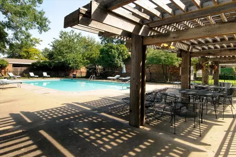 Exterior - 2112 E 59th Street B6, Tulsa, OK 74105 photo 17 of 18