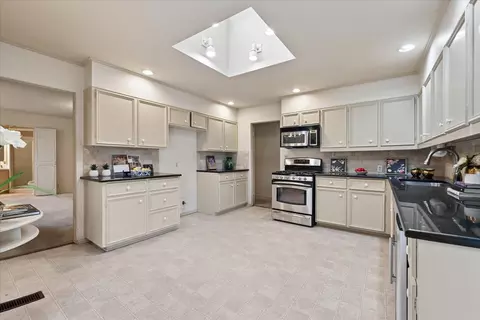 Kitchen - 2112 E 59th Street B6, Tulsa, OK 74105 photo 1 of 7