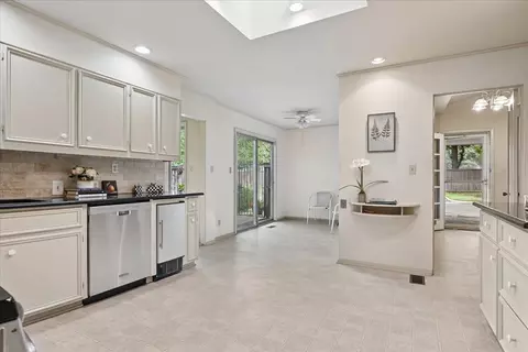 Kitchen - 2112 E 59th Street B6, Tulsa, OK 74105 photo 7 of 7