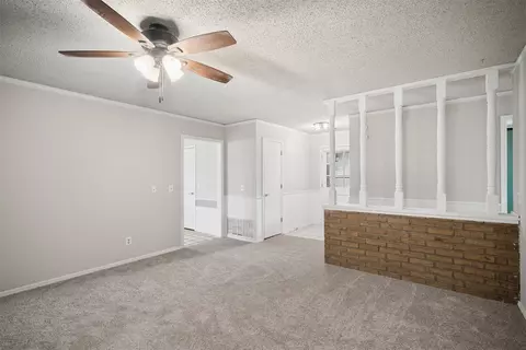 Living - 903 Holmes, Cushing, OK 74023 photo 3 of 5