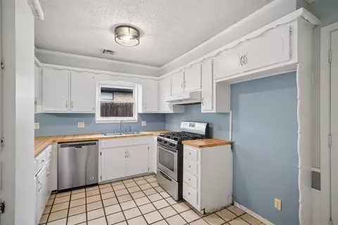Kitchen - 903 Holmes, Cushing, OK 74023 photo 1 of 2