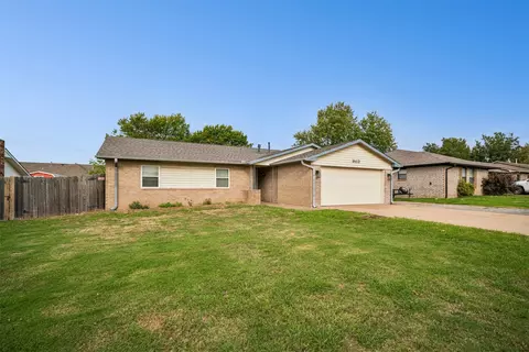 Exterior - 903 Holmes, Cushing, OK 74023 photo 2 of 5
