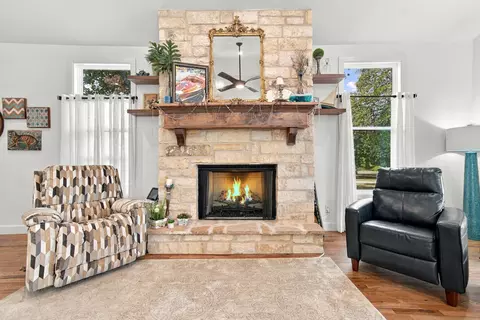 Living - 414453 E 1074, Checotah, OK 74426 photo 2 of 3