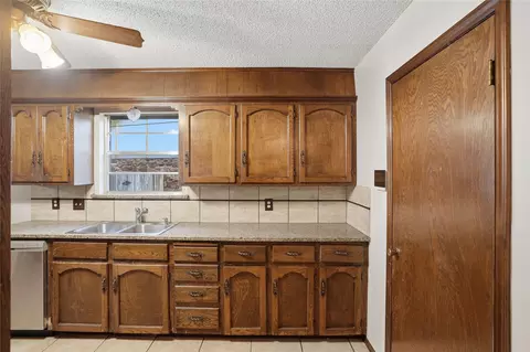 Kitchen - 9634 E 26th Pl, Tulsa, OK 74129 photo 2 of 3
