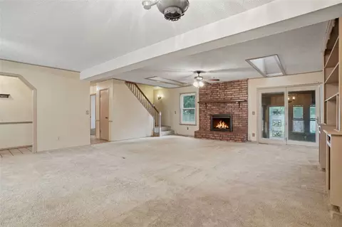Living - 9634 E 26th Pl, Tulsa, OK 74129 photo 5 of 10