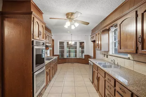 Kitchen - 9634 E 26th Pl, Tulsa, OK 74129 photo 3 of 3