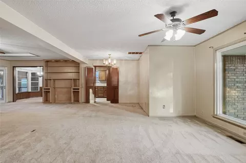 Living - 9634 E 26th Pl, Tulsa, OK 74129 photo 2 of 10