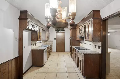 Kitchen - 9634 E 26th Pl, Tulsa, OK 74129 photo 1 of 3